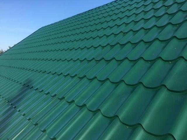 Бригада кровельщиков в Никольске строит крыши домов, Пенза