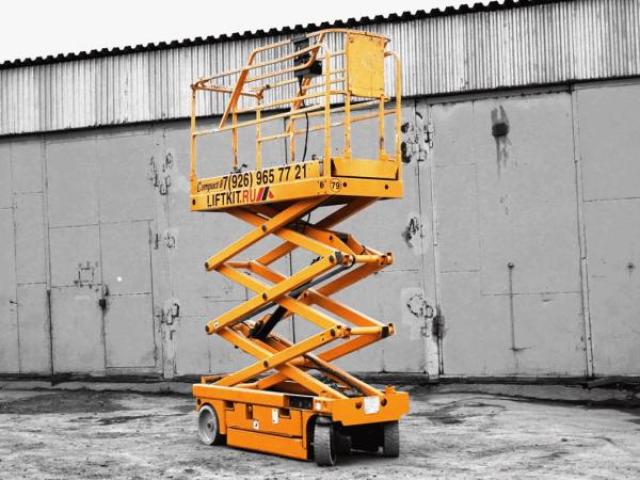 Аренда ножничного самоходного подъемника 13 м, Санкт-Петербург