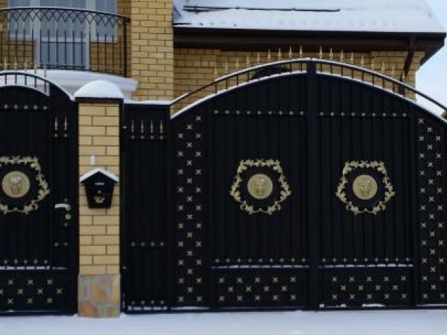 Ворота, двери, козырьки, модульные конструкции из металла в Луганске и ЛНР на заказ, Луганск