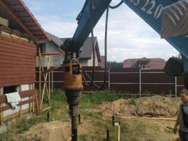 Монтаж винтовых свай техникой., Всеволожск