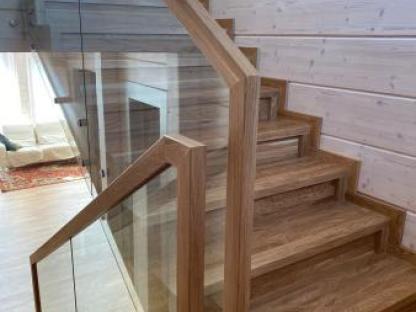 Лестница деревянная на бетонном или металлическом каркасе, Зеленоград
