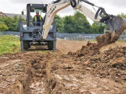 Копка траншей экскаватор Terex 860, Москва